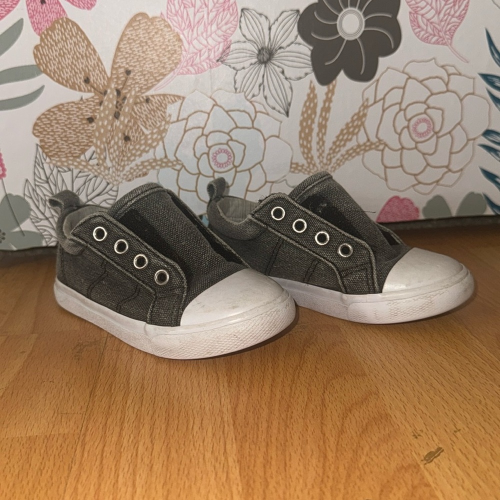 CAT & JACK VELCRO SHOES